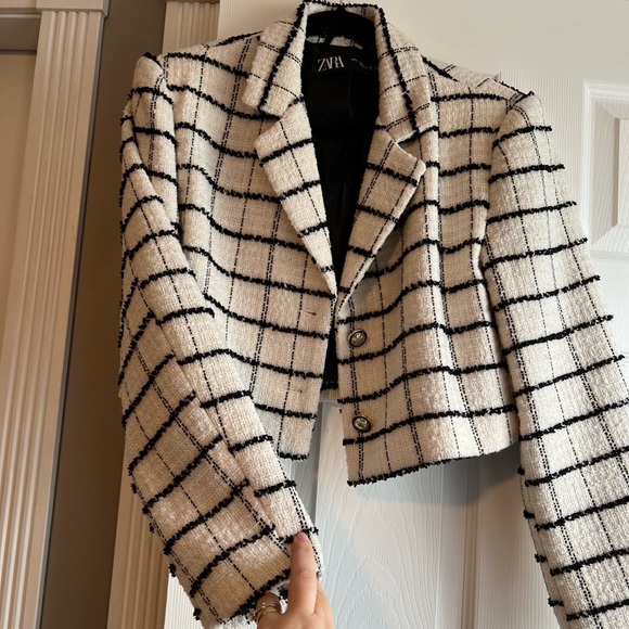 Cropped Zara jacket blazer. Worn twice - Picture 2 of 3